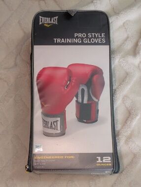 Everlast Red Pro Style Training Boxing Gloves - 12oz